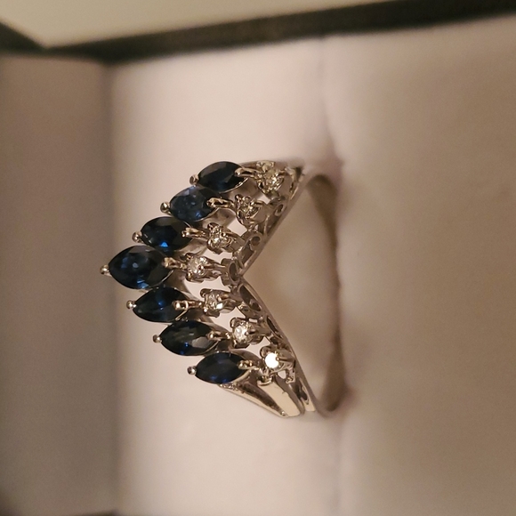 Ring - Picture 2 of 9